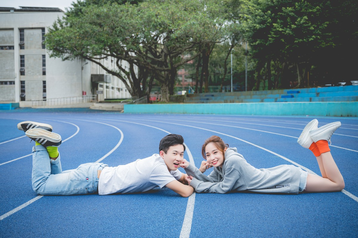 中央大學草地婚紗照